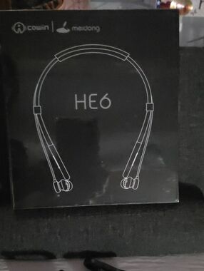 HE6 Black Wireless Neckband Headphones